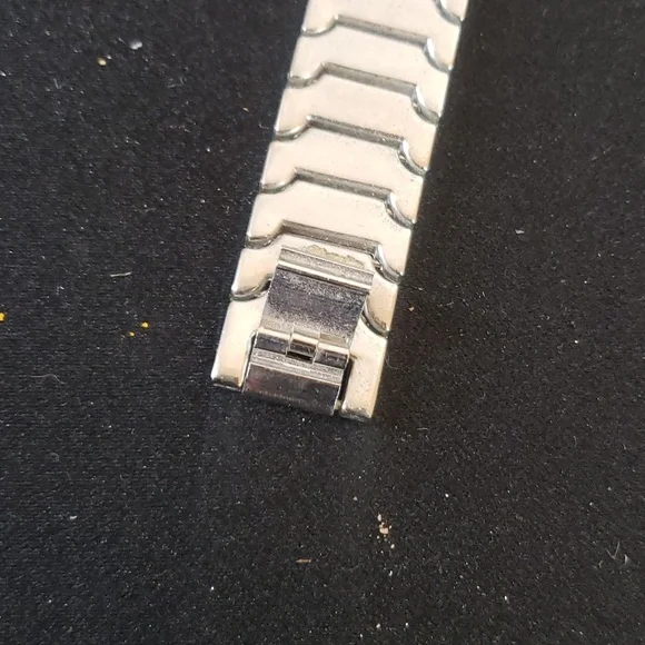 Gucci Vintage 1980s Wrist Watch Broken Band - Picture 5 of 7